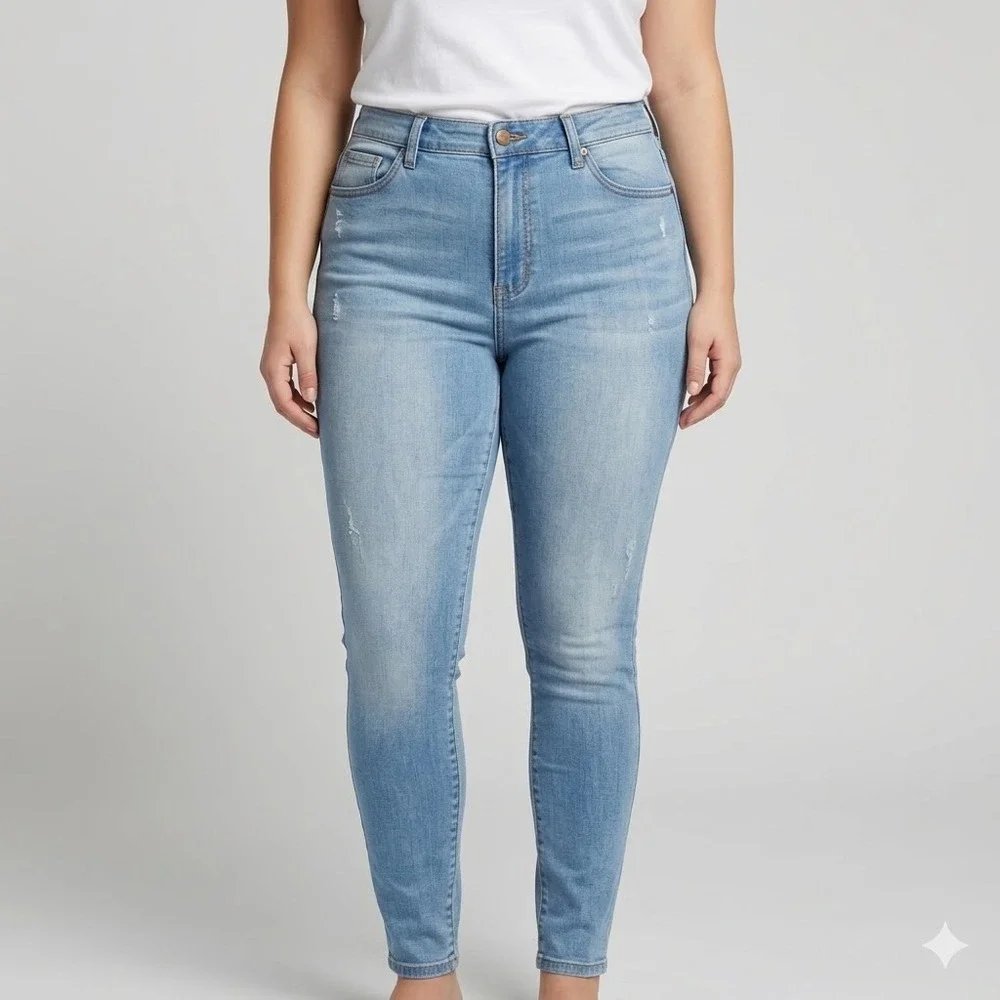 Vibrant M.I.U. Skinny High-Rise Light Wash Destroyed Denim Jeans Size 15 W31
